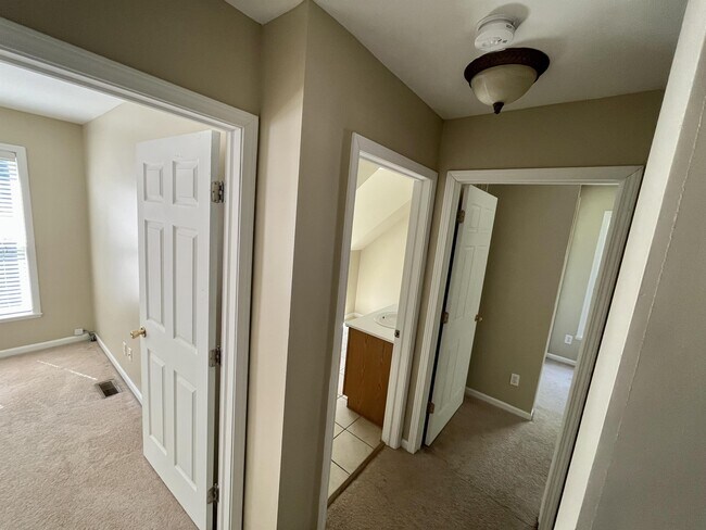 Building Photo - 911 Old Hickory Ln