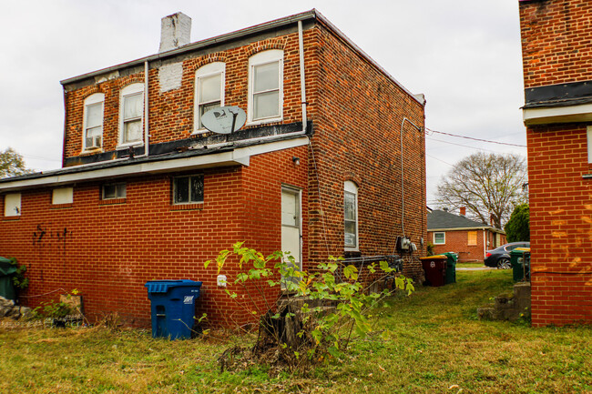 Building Photo - 708 Mount Airy St