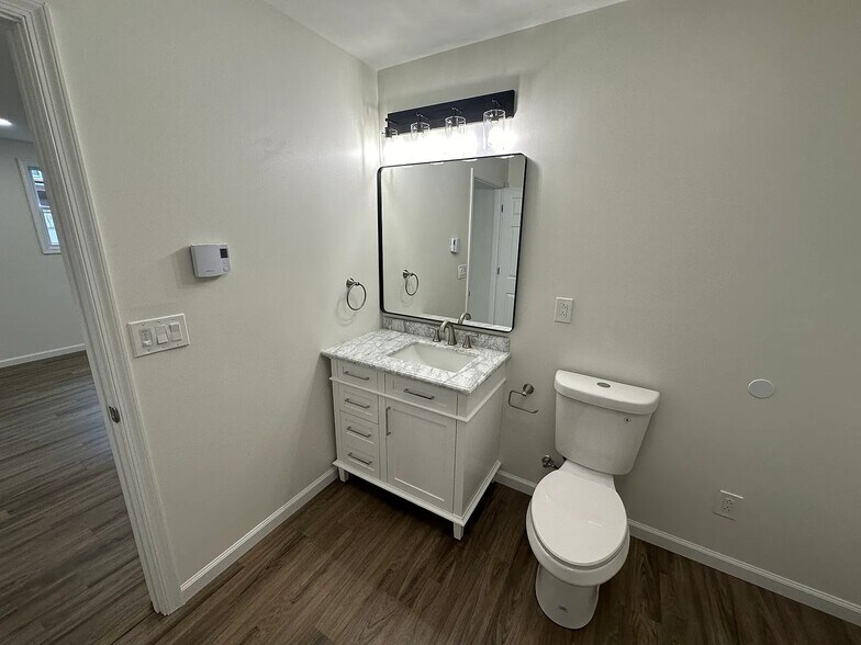 Building Photo - 106 Saint John St