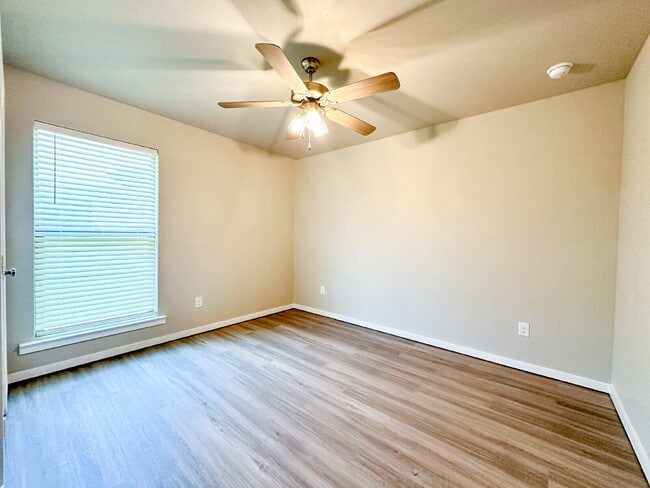 Building Photo - 13803 Quanah Ave