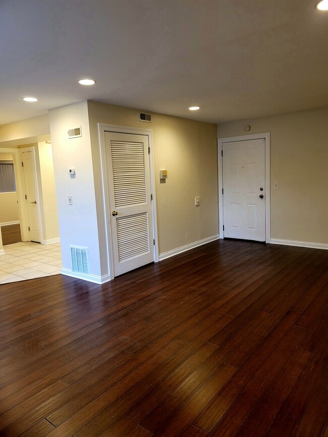 Building Photo - 2105 St Charles Rd