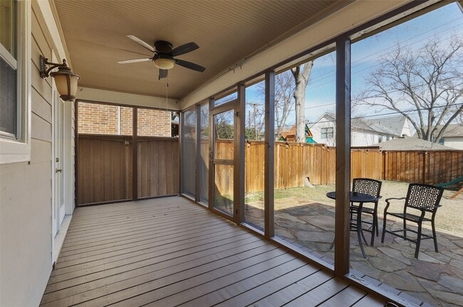 Building Photo - 7115 La Vista Dr