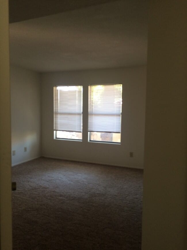Building Photo - Beautiful 55+ Ahwatukee neighborhood spaci...