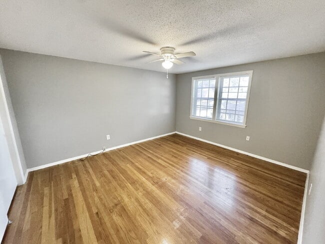 Building Photo - 4936 Leven Rd