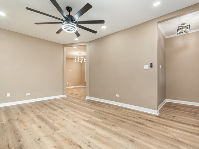 Building Photo - 7634 S May St