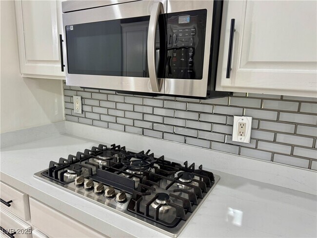 Building Photo - 11 Feather Sound Dr