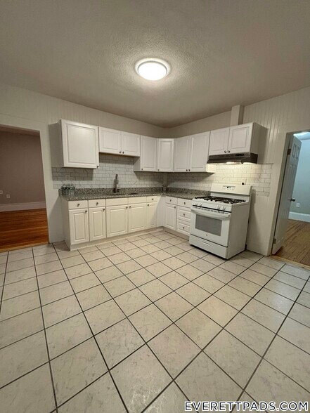 Building Photo - 85 Swan St