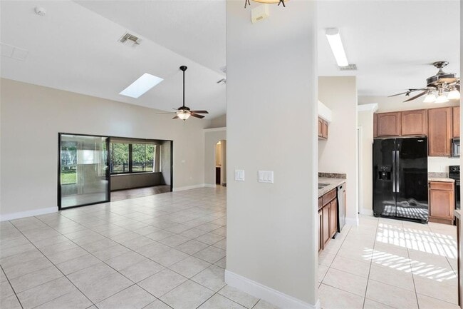 Building Photo - 4924 Raylene Way