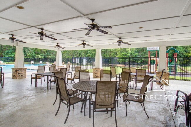 Building Photo - 403 War Admiral Ln