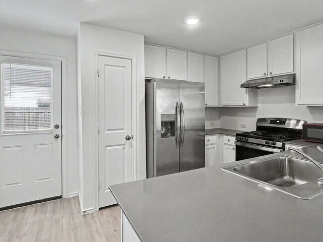 Building Photo - Comfortable 3-Bedroom Home in Seguin