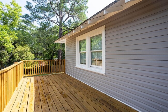 Building Photo - 20 Marion Ave