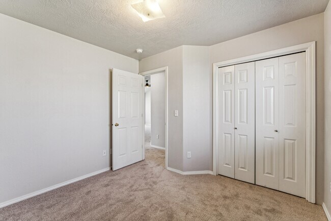 Building Photo - 8210 Waterside Ave