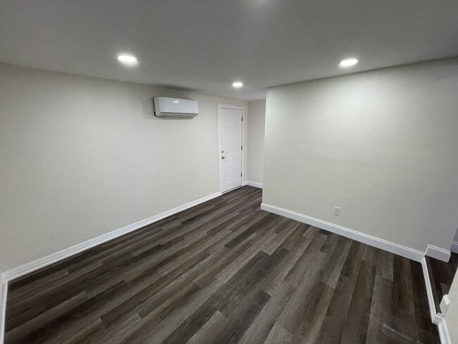 Building Photo - Spacious 3-Bedroom 2-Bathroom Home