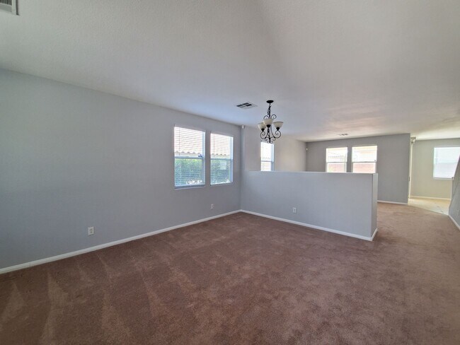 Building Photo - Granite Peaks At Summerlin