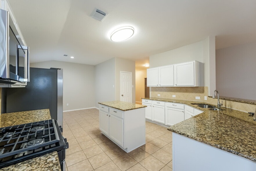 Building Photo - 22314 Albee Dr