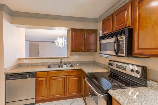 Building Photo - 2 Bed, 2 Bath 1st Floor Condo In West Las ...