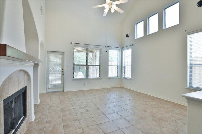 Building Photo - 95 Douvaine Ct