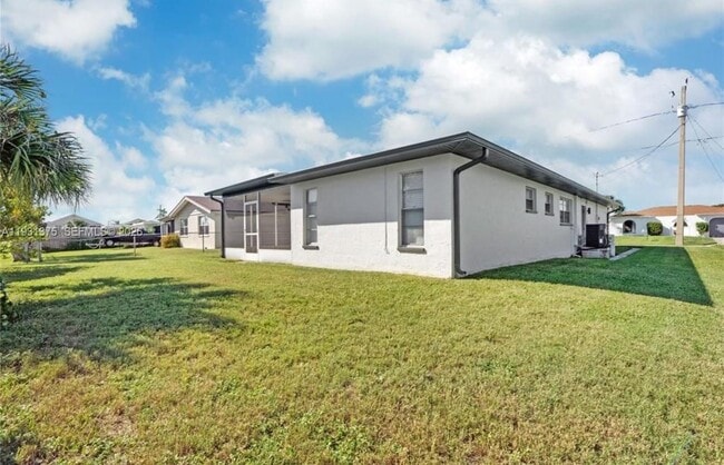 Building Photo - 7332 Mako Dr