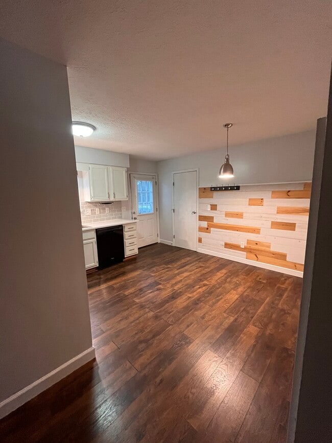 Large eat-in kitchen - 1172 Worthington Woods Blvd