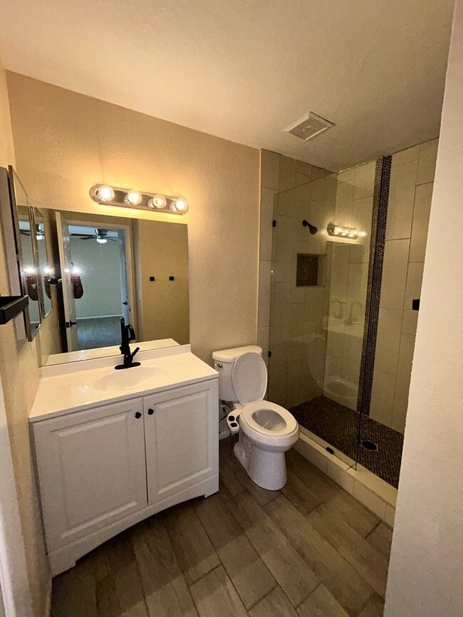 Building Photo - Beautifully Updated 3-Bed, 2-Bath Home in ...