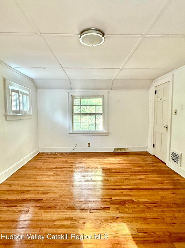 Building Photo - 18 Tara Ln