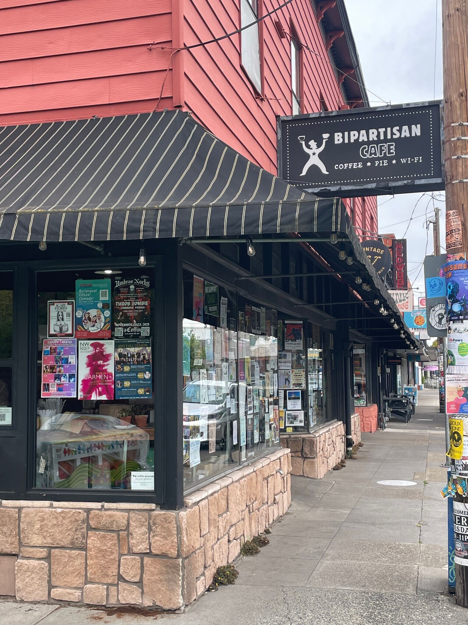 Building Photo - 833 SE 80th Ave