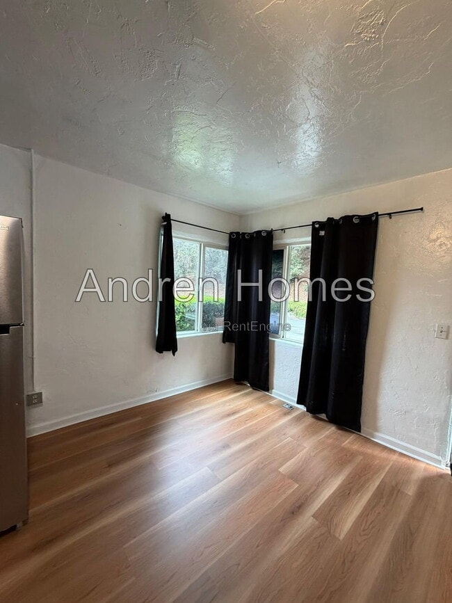 Building Photo - 10110 Soquel Dr