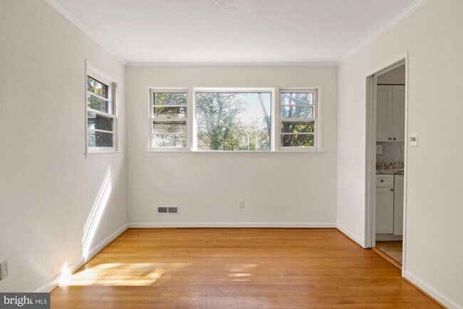 Building Photo - 6807 Dean Dr