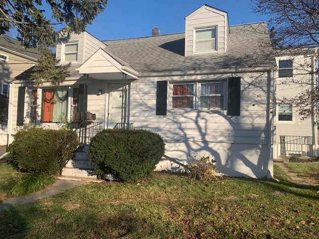 Building Photo - 28 Horton St