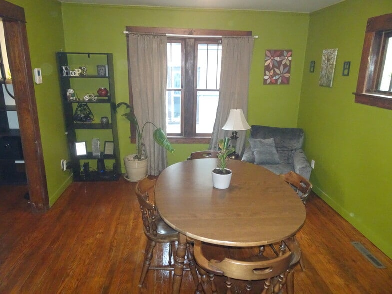 Building Photo - 718 Cliff St