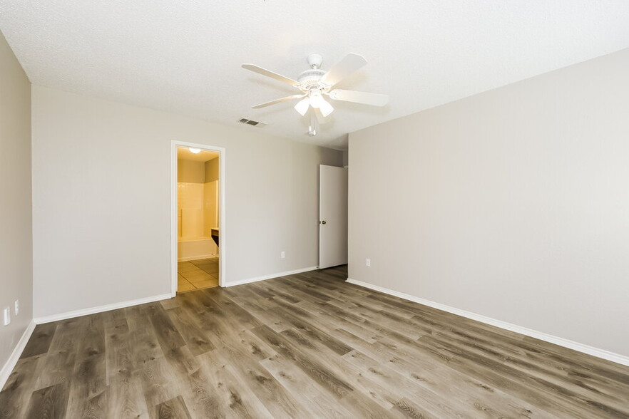 Building Photo - 1223 Reeves Ln