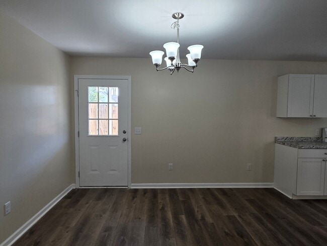 Building Photo - 113 Towne Pk E Dr