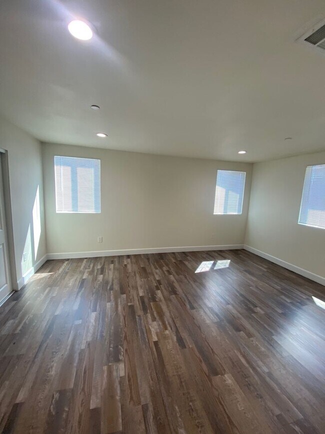 Building Photo - 23(1456,1458)