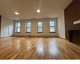 Building Photo - 3 bedroom in NYC NY 10036