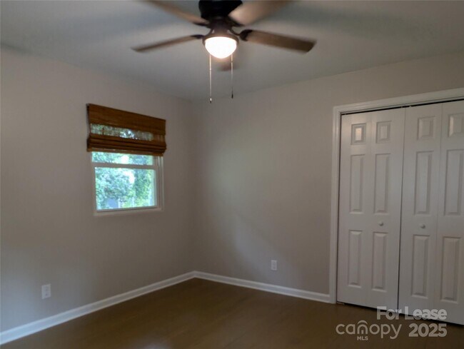 Building Photo - 2700 Ravencroft Dr