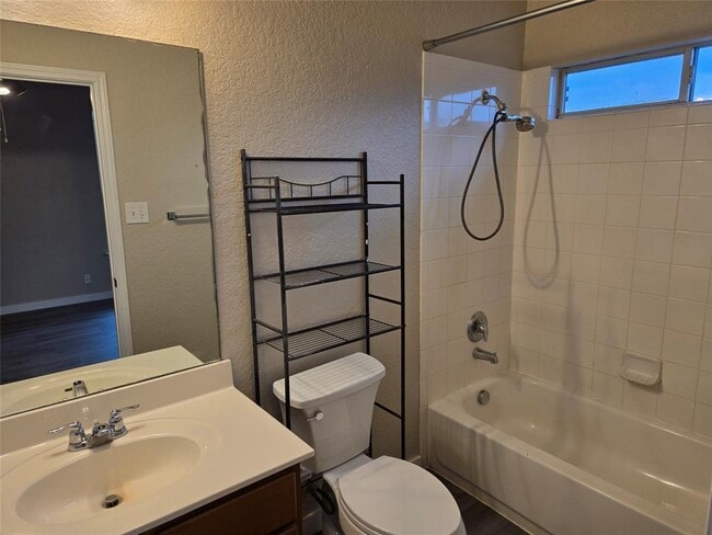 Building Photo - 12127 Medina Ml