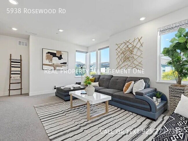 Building Photo - 5938 Rosewood Rd