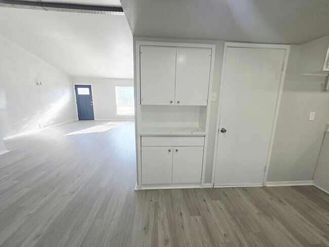 Building Photo - Garland 3 Bedroom, 2 Bath, 1 Car Garage Property That Has Been Completely Remodeled