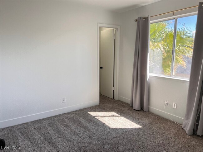 Building Photo - 730 Arrowhead Trail