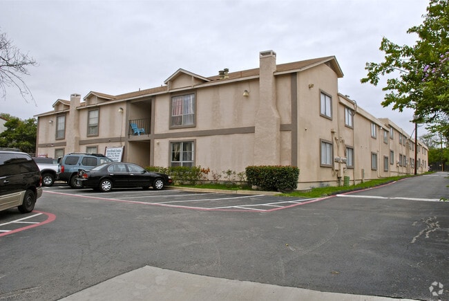 Building Photo - Silverbrook Condominiums