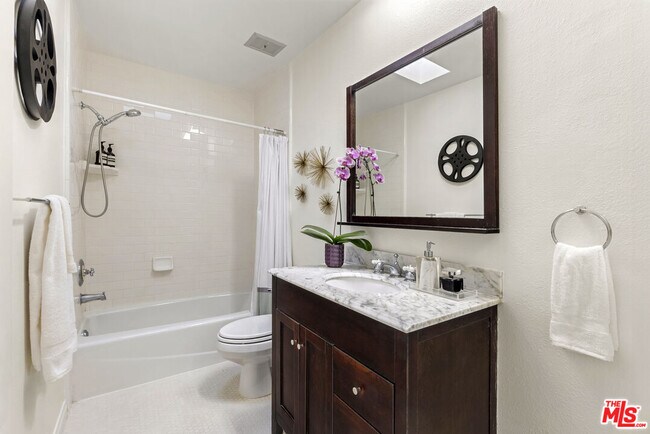 Building Photo - 1447 Stanford St