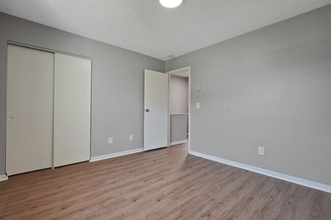 Building Photo - 2187-2193 Clarendon Ln