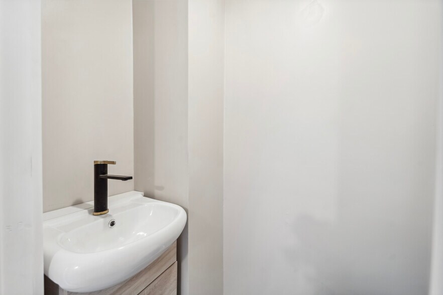 Building Photo - 95 Leroy St