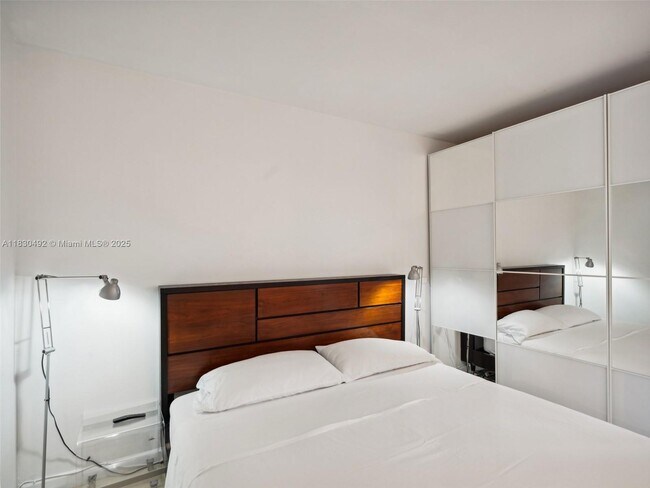 Building Photo - 2301 Collins Ave
