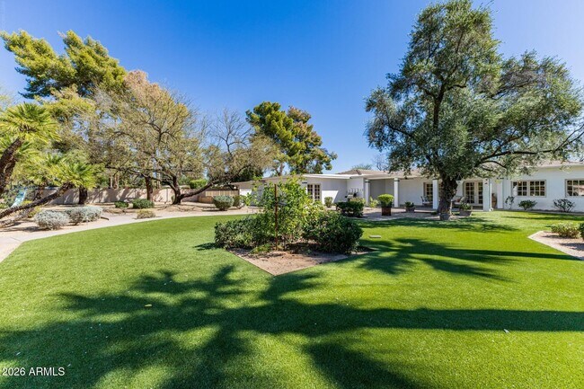 Building Photo - 11832 N Oakhurst Way