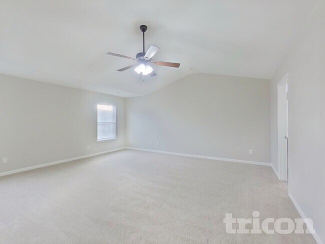 Building Photo - 750 Chariot Way