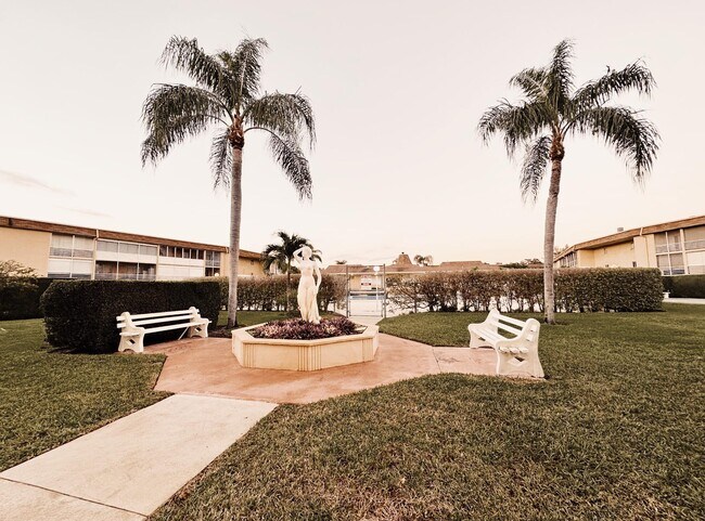 Building Photo - 600 Village Green Ct