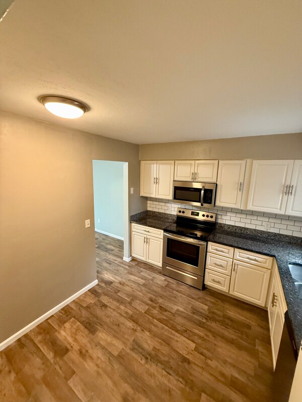 Building Photo - 2759 Pin Oak Dr