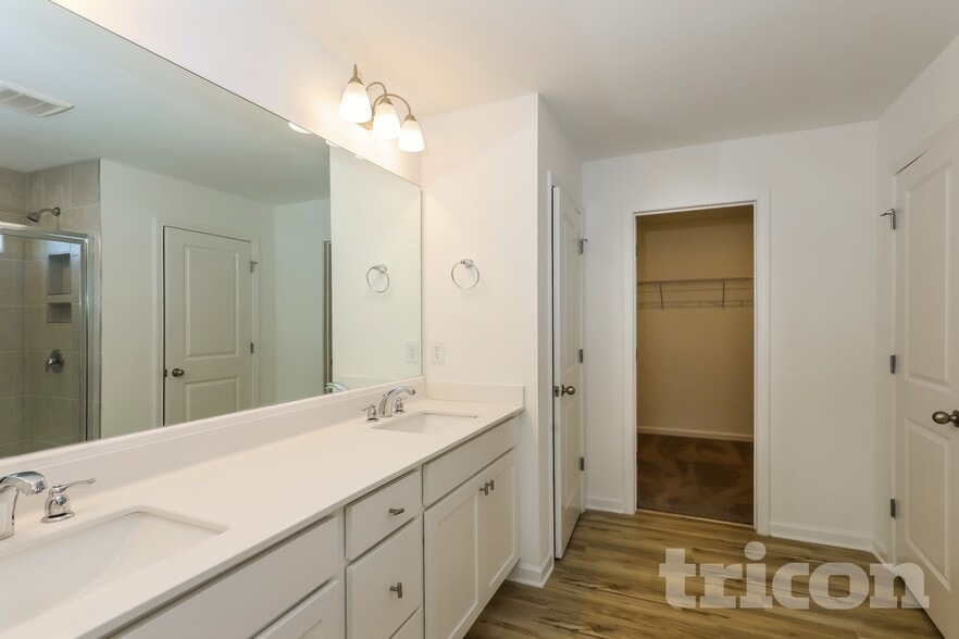 Building Photo - 132 Everett Sq