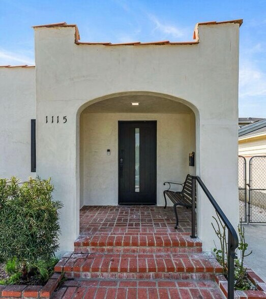 Building Photo - 1113 N Pass Ave